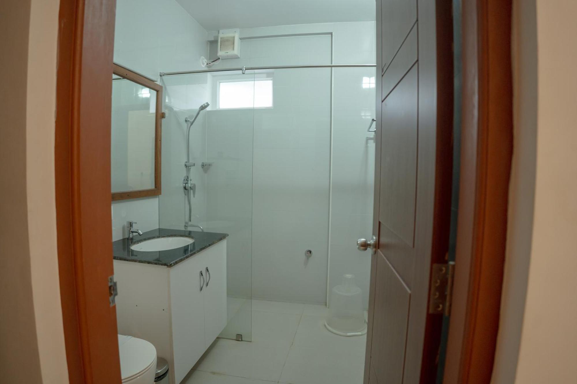 Daffodils Luxury Airport Suites Kochi Exterior foto